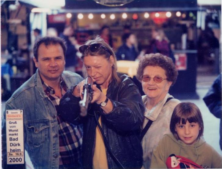 2000a.jpg